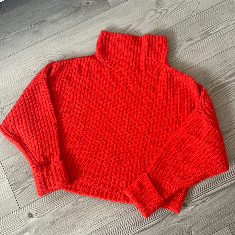 Anthropologie wooden sweater!! Size S!!